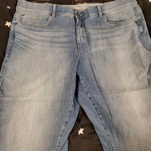 Torrid Bombshell Skinny Crops Sz24